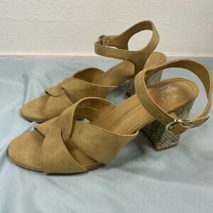 New Directions Elsey heel Sandal Size 8.5